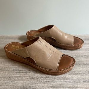 Bella Vita Beige Leather Slide Sandals